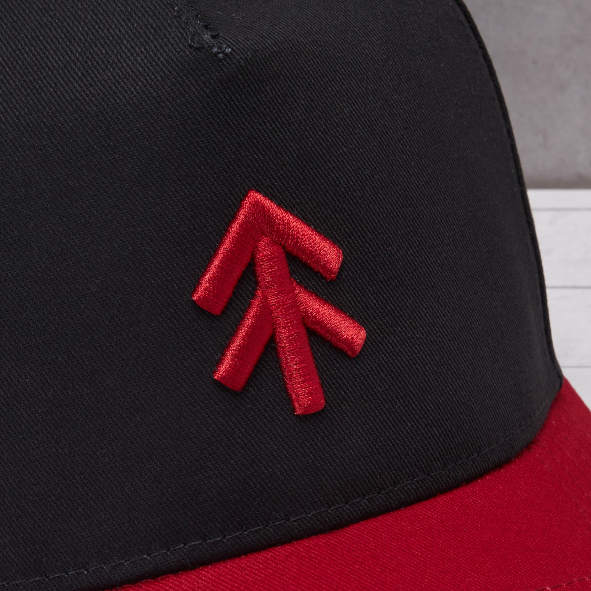 The Black Stuff TBS Cappello Uomo Rosso Nero Regolabile Taglia Unica