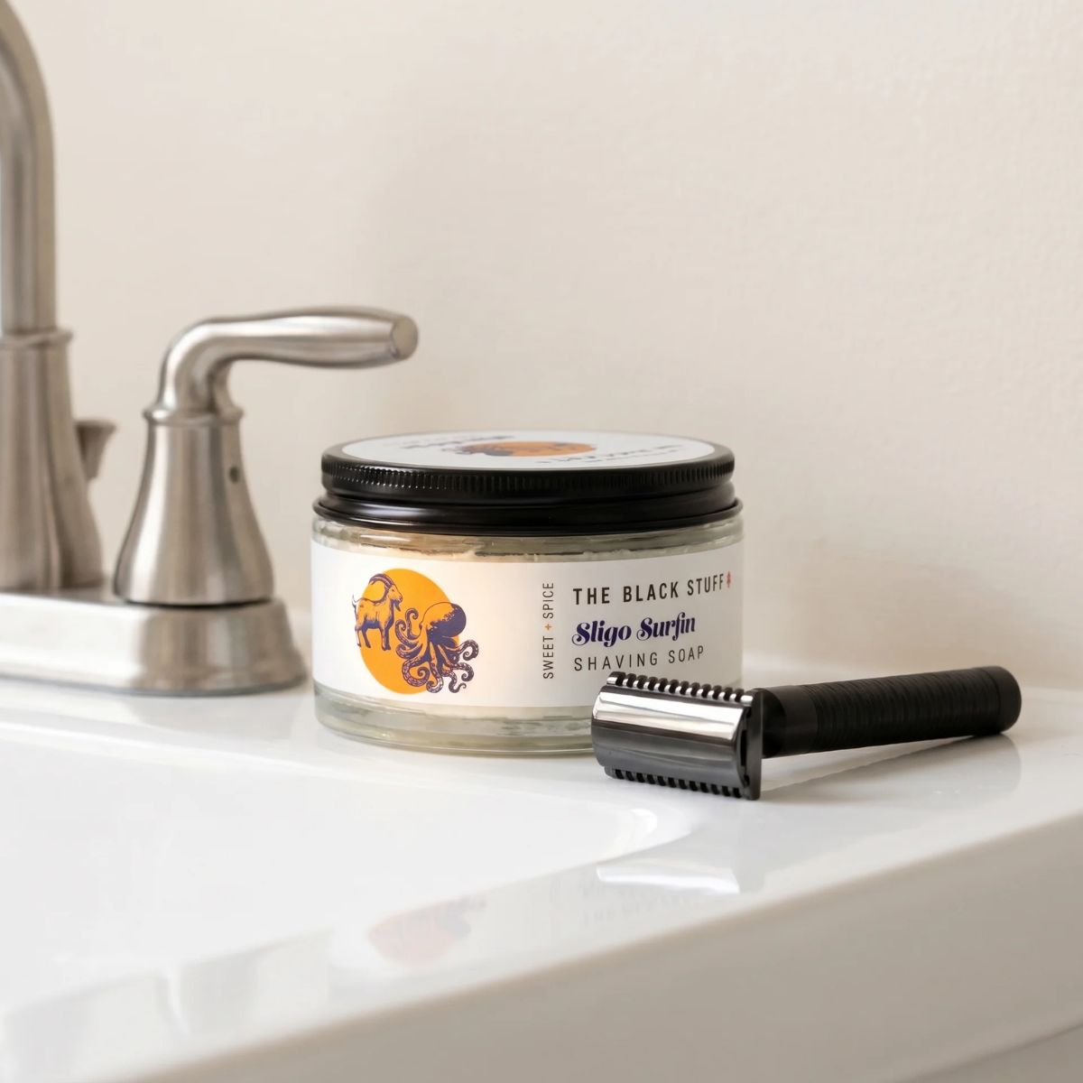The Black Stuff Sligo Surfin sapone da barba 155g schiuma densa