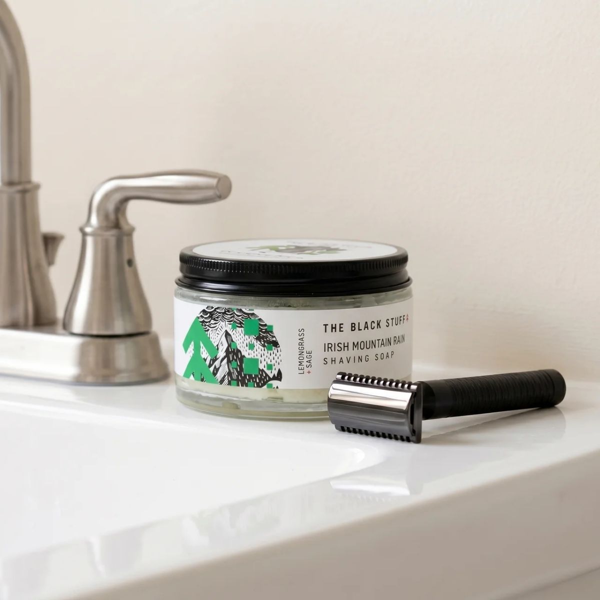 The Black Stuff Irish Mountain Rain sapone da barba 155g vetro