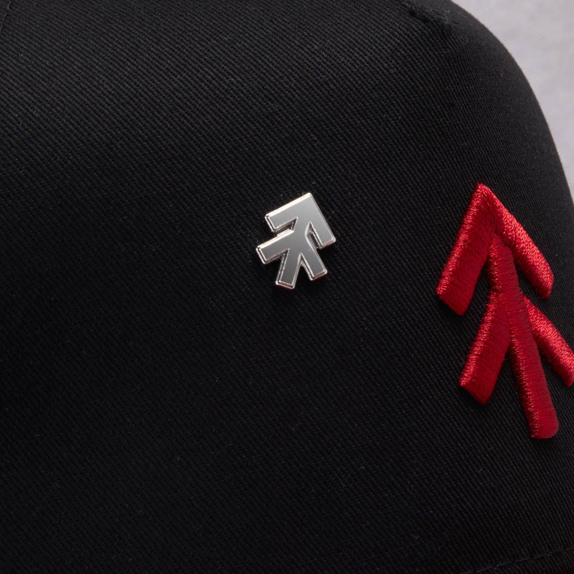 The Black Stuff TBS Icon spilla magnetica per cappello